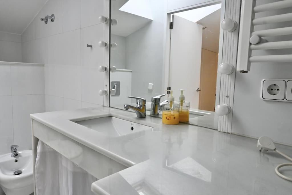 For You Rentals Apartamento Temporal Con Encanto A Pocos Metros Del Sol Myr13 Мадрид Екстер'єр фото